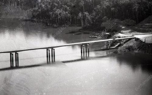 LEBUHRAYA TIMUR BARAT