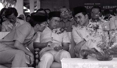 DR. MAHATHIR MOHAMAD