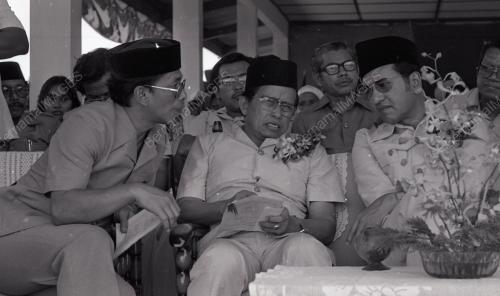 DR. MAHATHIR MOHAMAD