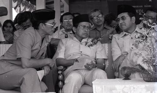 DR. MAHATHIR MOHAMAD