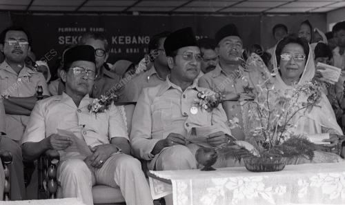 DR. MAHATHIR MOHAMAD