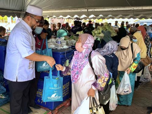 DATUK AHMAD MARZUK SHAARY