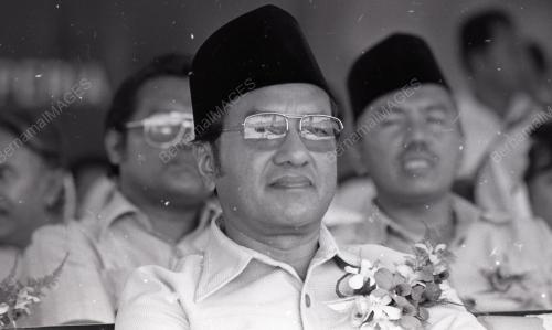 DR. MAHATHIR MOHAMAD