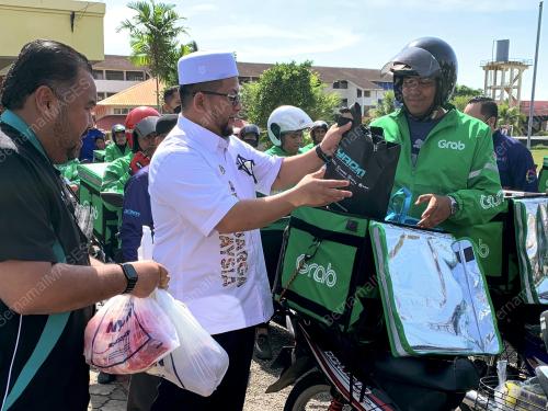 DATUK AHMAD MARZUK SHAARY
