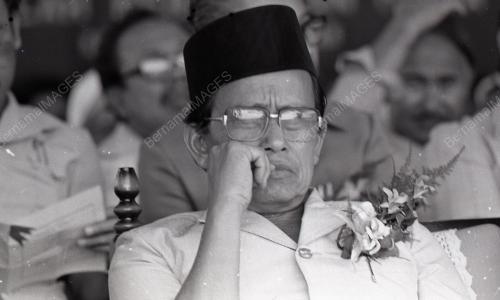 DR. MAHATHIR MOHAMAD