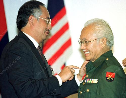 NAJIB TUN RAZAK