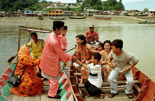 PERAHU RAYA KAMPUNG BAKO