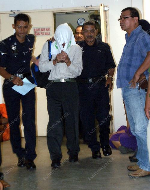KD00_07032003_USTAZ_MAHKAMAH
