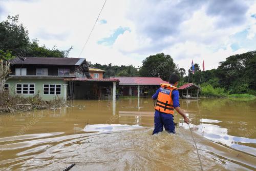 KD01-091018-BANJIR_09102018