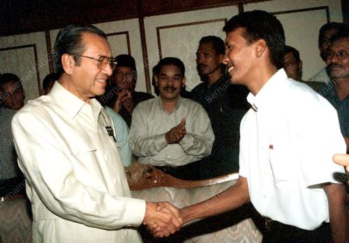 KD01-26_05_0015_KEADILAN_UMNO_07012016