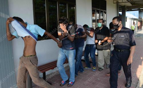 LANGGAR PERINTAH KAWALAN PEGERAKAN