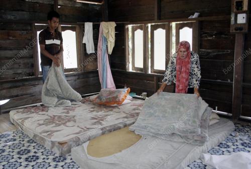 PUTEH AHMAD