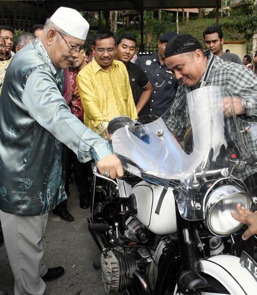 AZIZAN ABDUL RAZAK