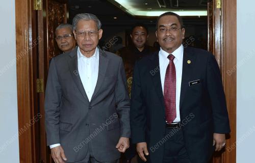 DATUK SERI MUSTAPA MOHAMED
