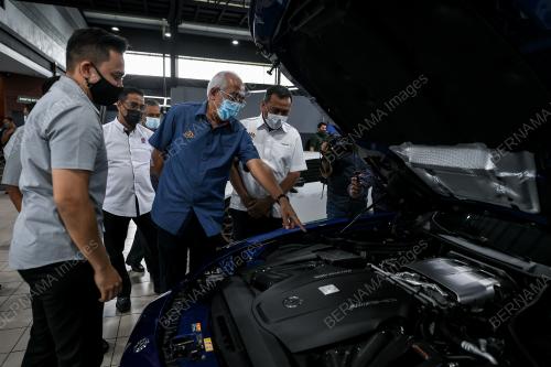 DATUK SERI MAHDZIR KHALID