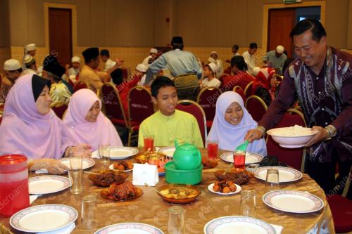 DR FNG AH SENG