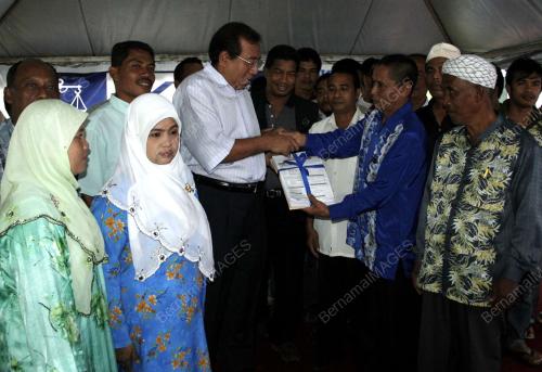 DATUK SERI MAHDZIR KHALID