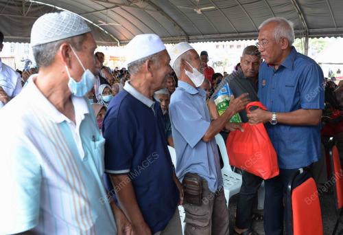DATUK SERI MAHDZIR KHALID