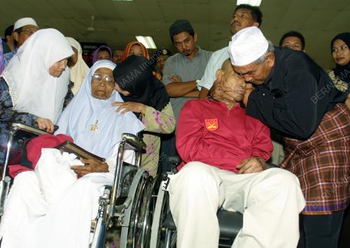 PASANGAN TUA DITINGGALAKAN ANAK