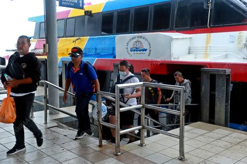 LEBIH 40,000 TIKET FERI TERJUAL SEMPENA LIMA 25