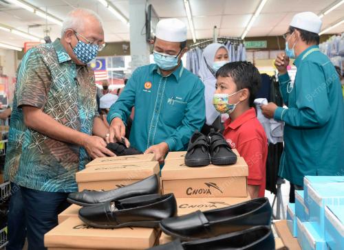 DATUK SERI MAHDZIR KHALID