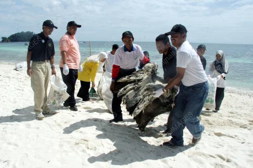 PAYAR BEACH AND REEF CLEAN-UP 2005