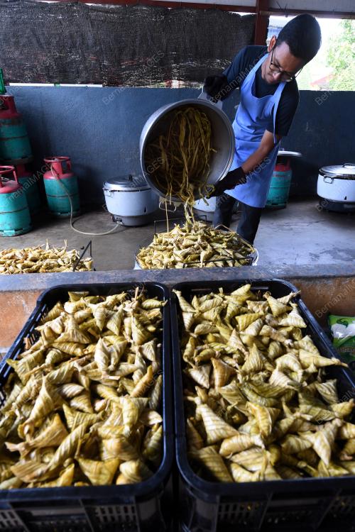 KETUPAT PALAS HUTAN KAMPUNG
