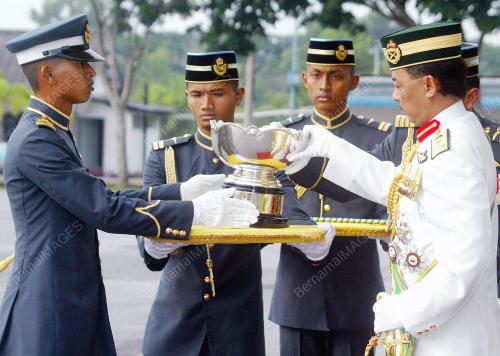 TENGKU ABDULLAH SULTAN AHMAD SHAH