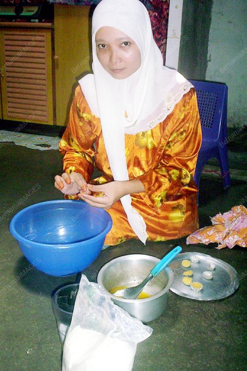 FAUZIAH KHALID