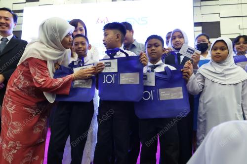 FADHLINA SIDEK