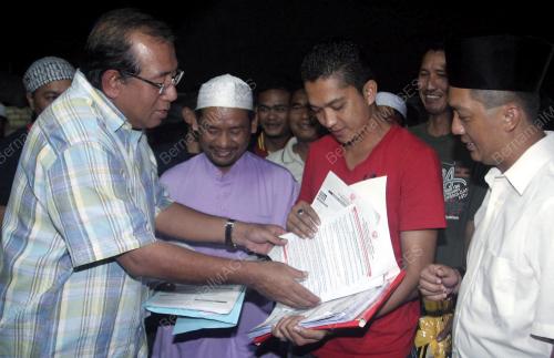 DATUK SERI MAHDZIR KHALID