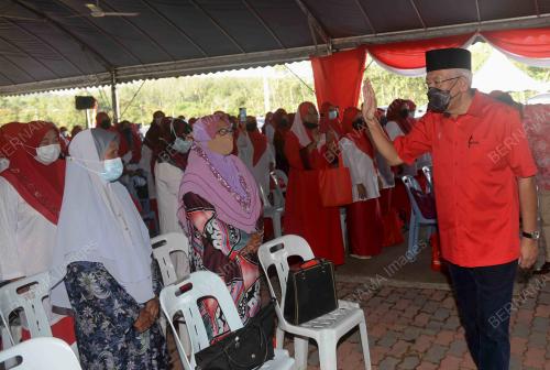DATUK SERI MAHDZIR KHALID