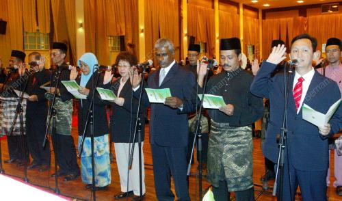 ANGKAT SUMPAH AHLI MAJLIS PBT