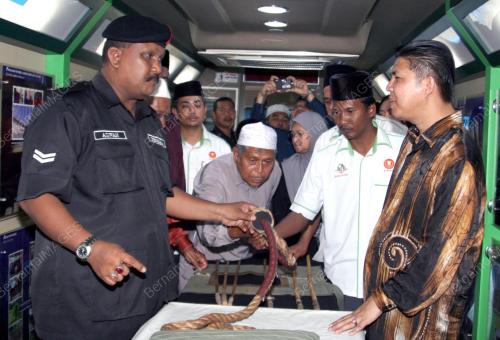 TALI GANTUNG