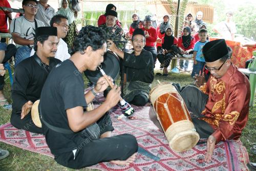 AZMI CHE HUSAIN