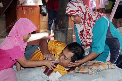 AZIZAN BAKAR
