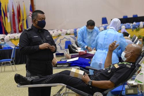 DATUK KAMARUL ZAMAN MAMAT
