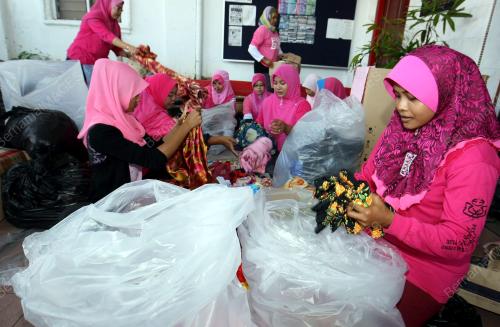 KD01_13122013_BAJU_BANTUAN