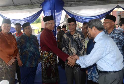 DATUK SERI MAHDZIR KHALID