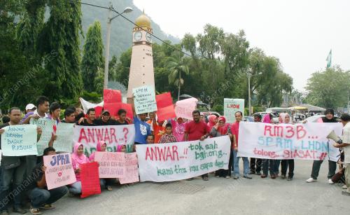 KD01_14062012_NGO_BANTAH