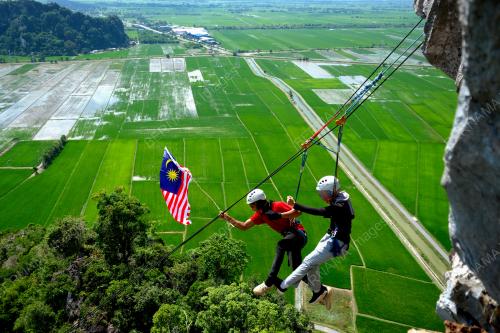 DROPZONE KODIANG