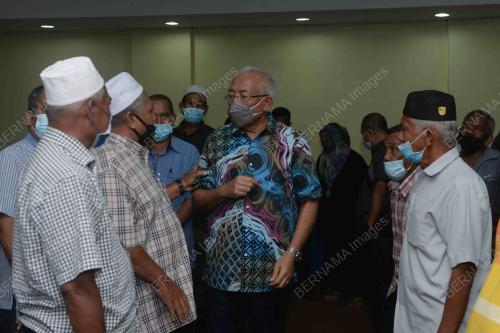 DATUK SERI MAHDZIR KHALID