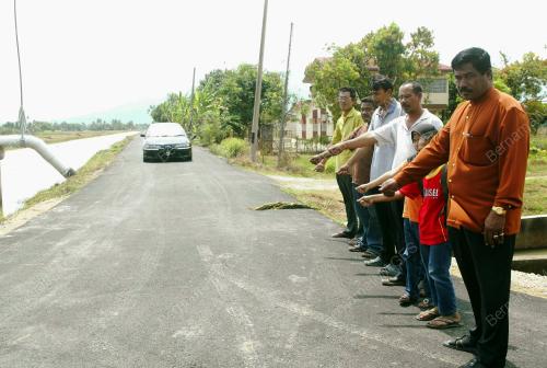 PEMBINAAN JALAN