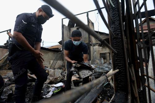 PONDOK TERBAKAR