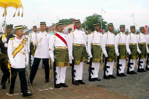 TUANKU ABDUL HALIM MUADZAM SHAH