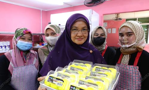 DURIAN CREPE