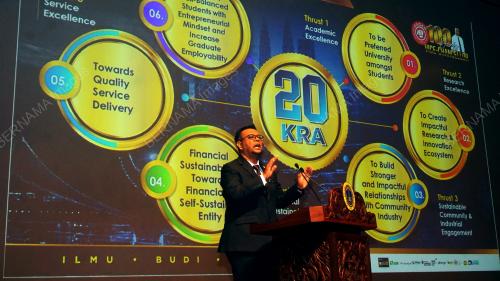 100 HARI NAIB CANSELOR UUM