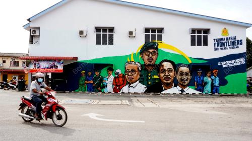 MURAL GERGASI FRONTLINER