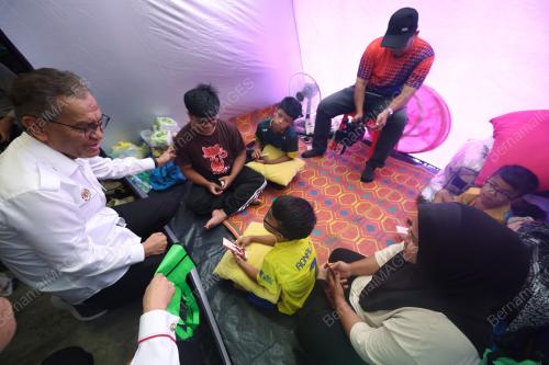 DATUK SERI DZULKEFLY AHMAD