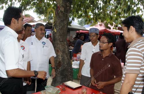 KD01_18012013_KHAIRY_BANTUAN